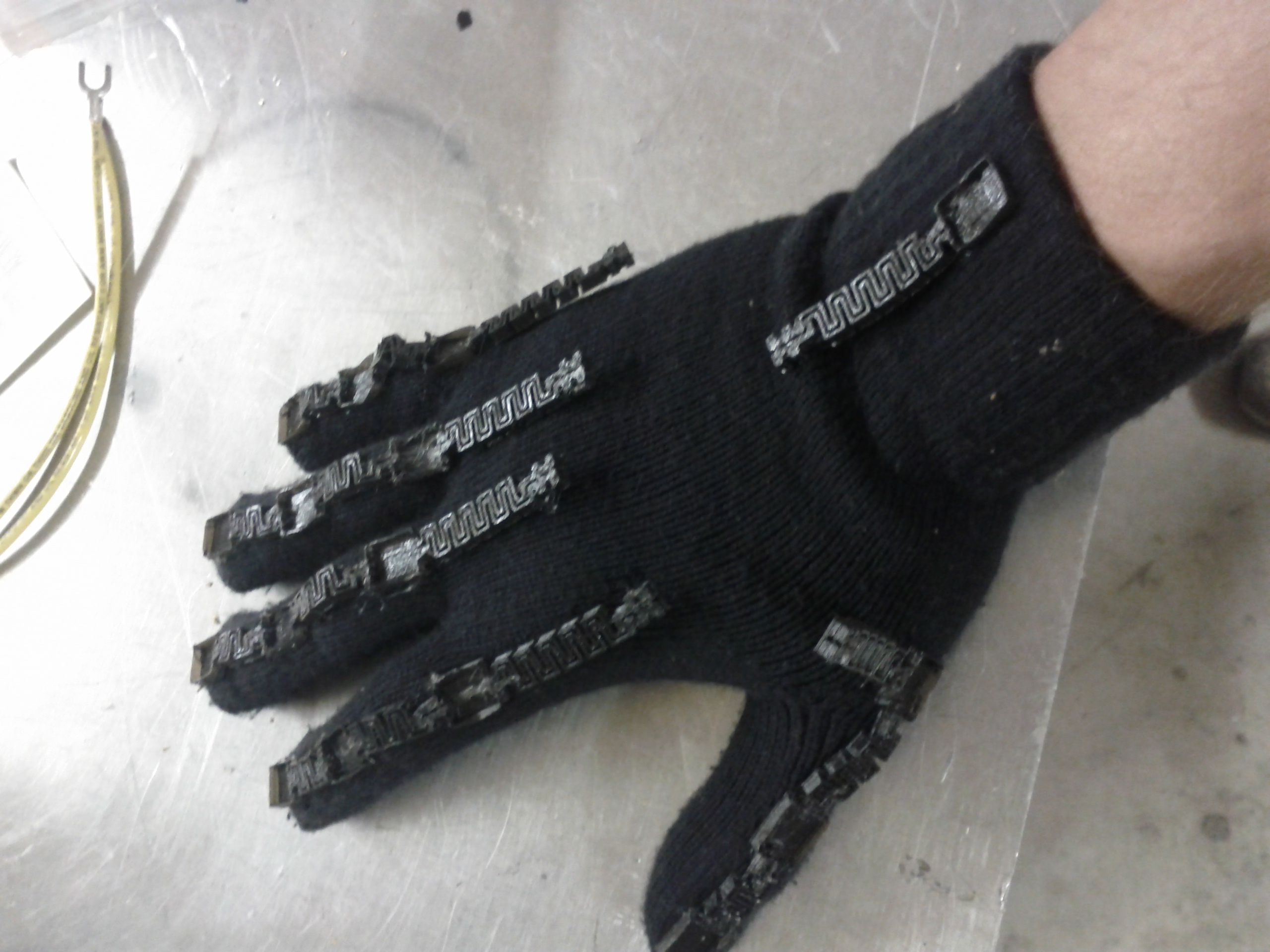 Original-glove-with-carrier